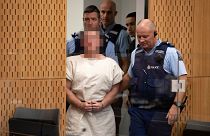 المتهم بإطلاق النار على مسجدين بنيوزيلندا يواجه 50 اتهاما بالقتل