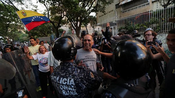 Tensión en Caracas entre manifestantes y policía (01/04/2019) Tensión en Caracas entre manifestantes y policía (01/04/2019)