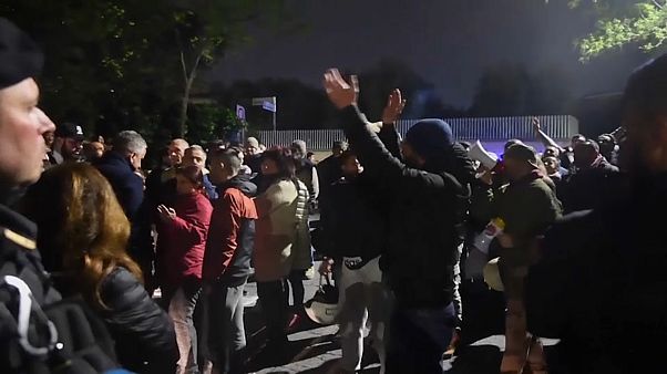 Violent protest against Roma families in Italy triggers investigation Violent protest against Roma families in Italy triggers investigation