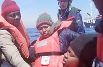 64 embert mentettek ki a Földközi-tengerből