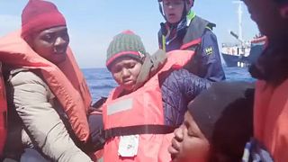شاهد: إنقاذ 64 مهاجرا في المياه الإقليمية الليبية للمتوسط