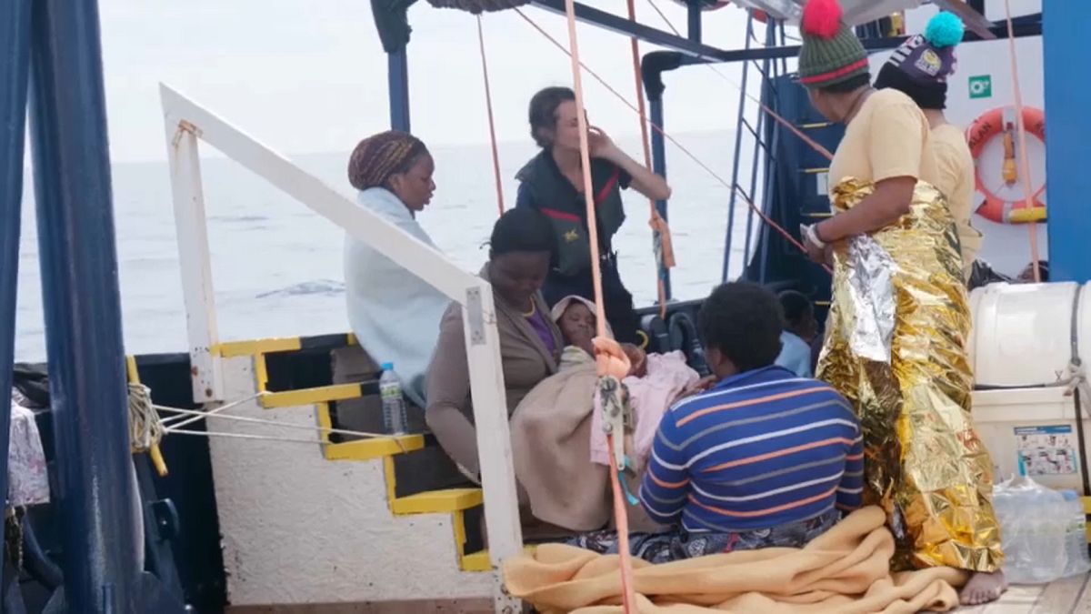 Migranti: la nave Alan Kurdi a poche miglia dal porto di Lampedusa