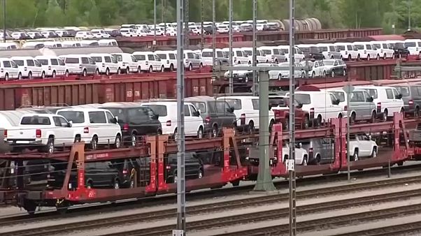 Pollution : l'UE accuse BMW, Daimler et VW Pollution : l'UE accuse BMW, Daimler et VW