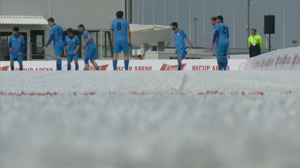 Sochi estrena un campo de fútbol de vasos reciclados Sochi estrena un campo de fútbol de vasos reciclados