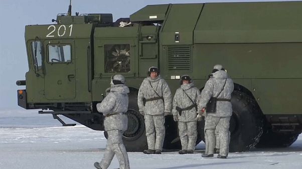 Achtung, Eisbär! Russischer Vorposten in der Arktis Achtung, Eisbär! Russischer Vorposten in der Arktis