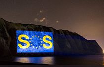 "Mentsetek meg!" - üzenik a britek az Európa felé néző doveri sziklákon