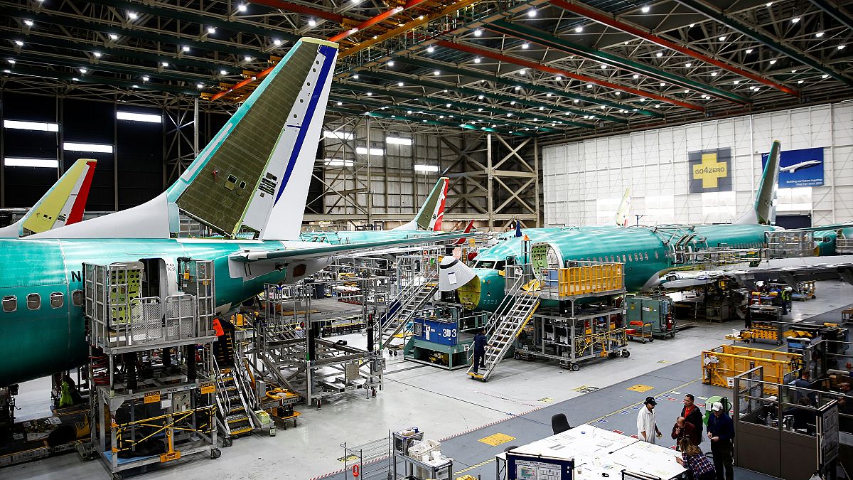 Boeing lamenta mortos e abranda produção do 737 MAX 