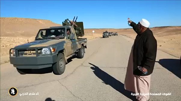 Videón fitogtatja erejét Haftar Videón fitogtatja erejét Haftar