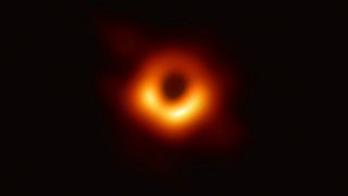 Uzay biliminde beklenen an geldi: İlk kez bir kara delik fotoğrafı yayınlandı