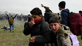 Greek police clash with refugees at the Macedonian border