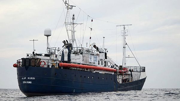 Navio humanitário Alan Kurdi à espera de ajuda Navio humanitário Alan Kurdi à espera de ajuda