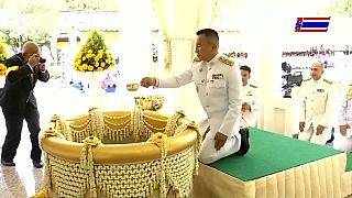 شاهد: تايلاند تجمع المياه المقدسة لتتويج الملك