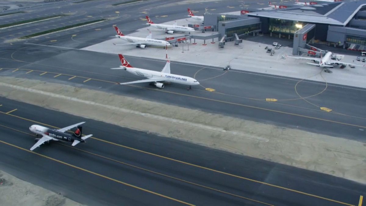 İstanbul Havalimanı'nda ticari uçuşlar başladı: İlk uçak Ankara'ya kalktı