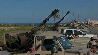 شاهد: تحرك قوات تابعة للحكومة الليبية باتجاه طرابلس للدفاع عن العاصمة