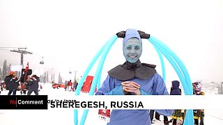Rusya'da kıyafet balosu gibi kayak festivali