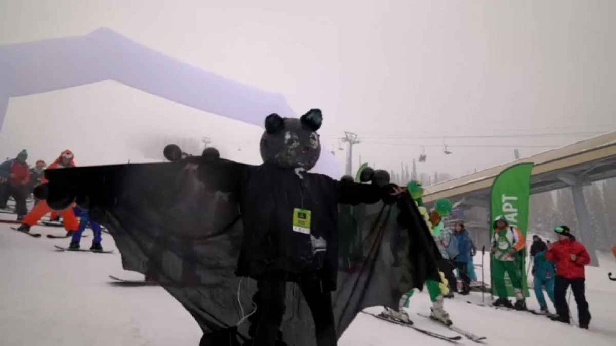 شاهد: عشاق التزلج يشاركون في كرنفال شيريجيش في روسيا