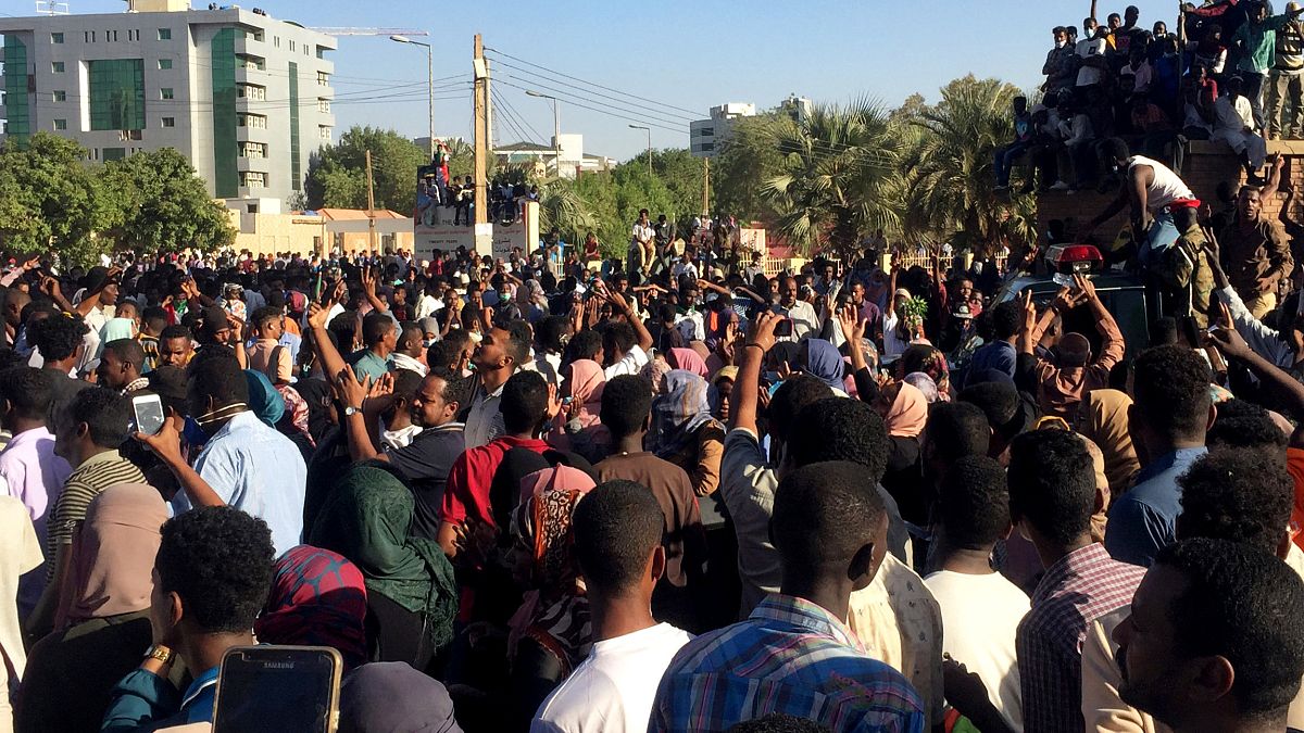 Folytatódtak a szudáni tüntetések