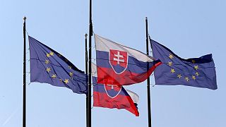 Slovakya ve AB bayrakları