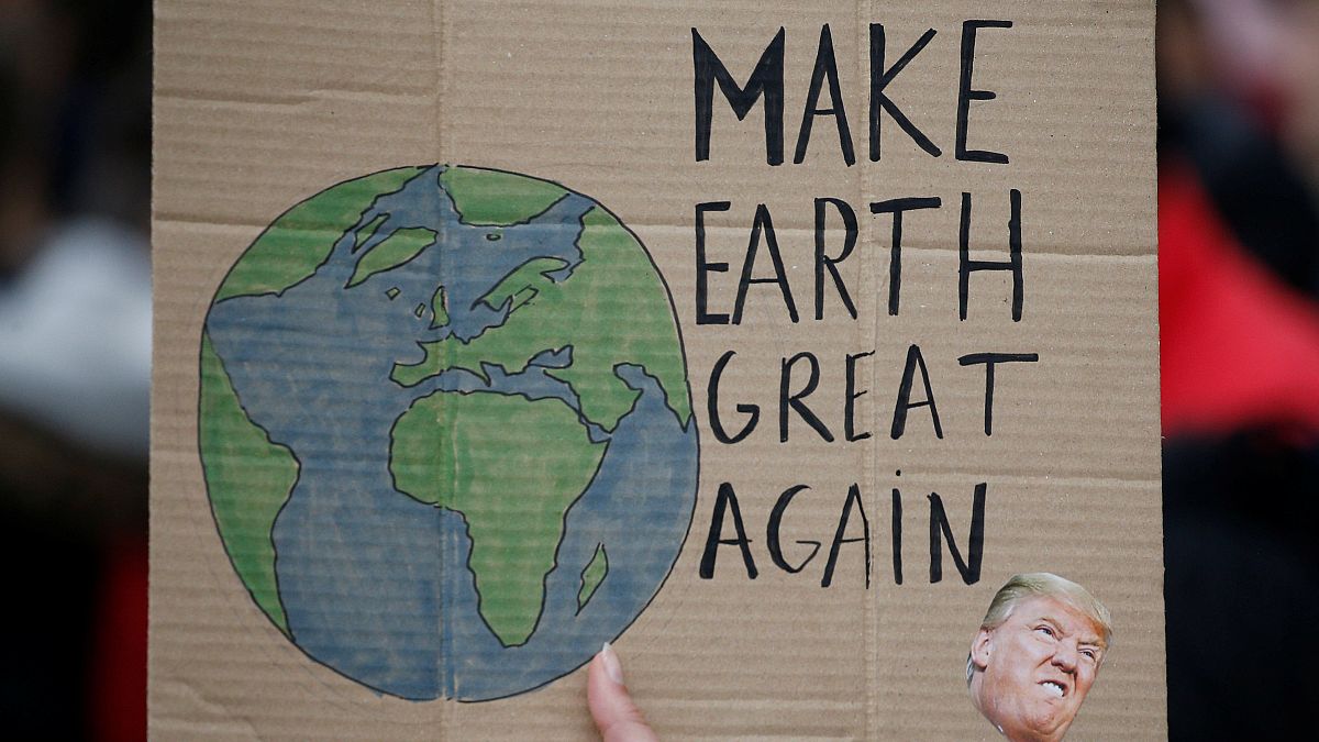 "Tegyük újra naggyá a Földet" - Trump szlogenje átírva Nantes-ban