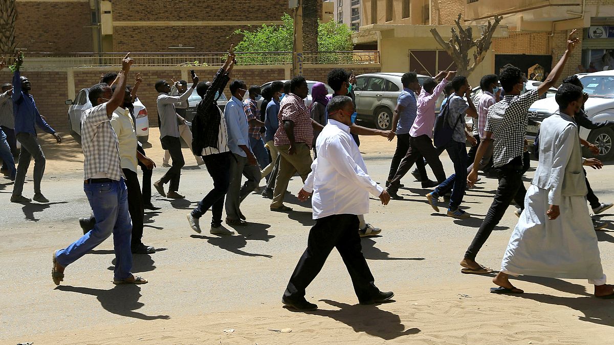 3. Tag der Proteste: Tränengaseinsatz in Khartum