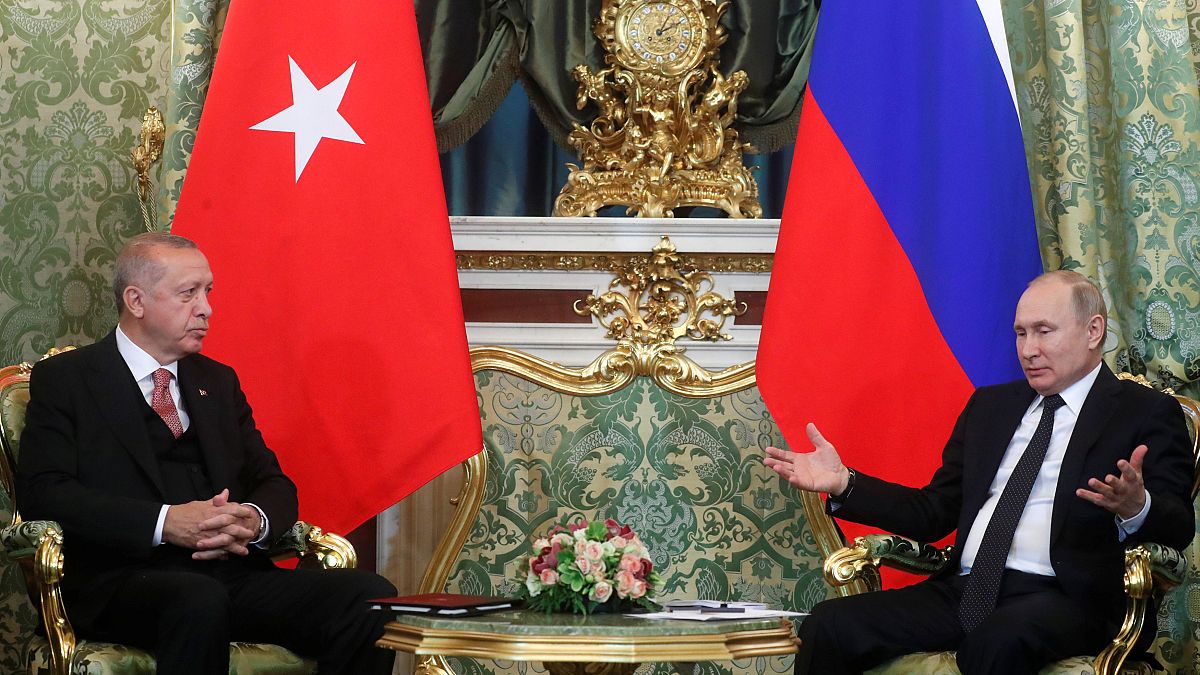 الرئيسان التركي رجب طيب ارودغان (يسارا) والروسي فلاديمير بوتين في موسكو