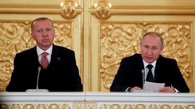 Putyin: Prioritás a török fegyverszállítás