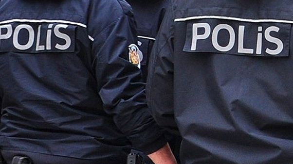 Polis Büyükçekmece'de 'sahte seçmen' iddiaları üzerine adreslerde inceleme yapıyor Polis Büyükçekmece'de 'sahte seçmen' iddiaları üzerine adreslerde inceleme yapıyor