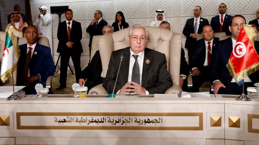 الجزائر العاصمة: آلاف الطلاب يتظاهرون احتجاجا على تعيين عبد القادر بن صالح رئيسا مؤقتا