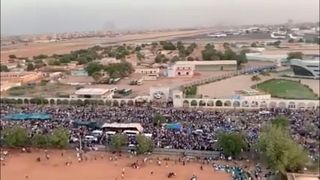 In Sudan sit-in senza sosta. I manifestanti chiedono all'esercito di unirsi alle proteste