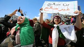 آلاف المحتجين يرفضون تعيين عبد القادر بن صالح رئيسا مؤقتا للجزائر