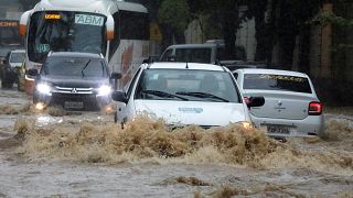 شاهد: هطول أمطار غزيرة على غير العادة في ريو دي جانيرو