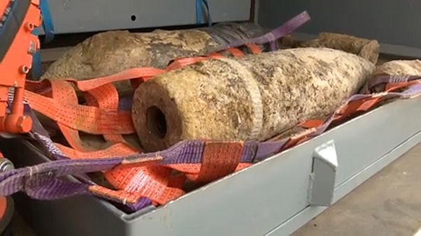 Több ezer embert evakuáltak Budapesten Több ezer embert evakuáltak Budapesten