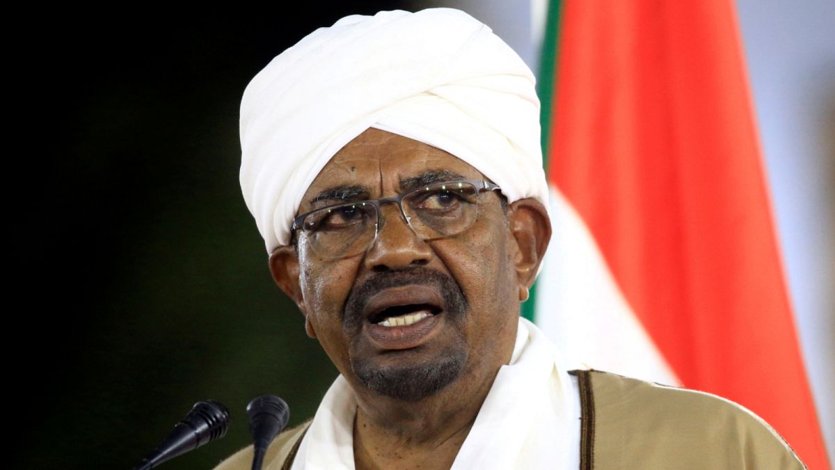 من هو  عمر البشير...الرئيس السوداني الذي عزله الجيش؟