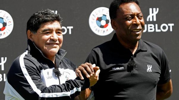 Maradona a Pelè: "Auguri di pronta guarigione" Maradona a Pelè: "Auguri di pronta guarigione"