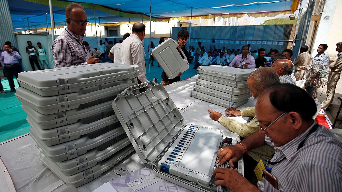Hindistan'da 40 günlük genel seçimler başladı: 900 milyon sandığa gidecek