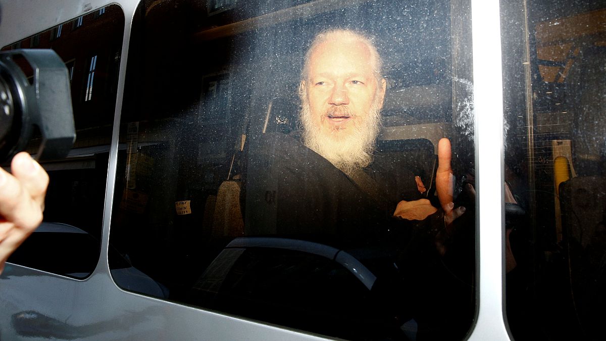 Un Julian Assange méconnaissable