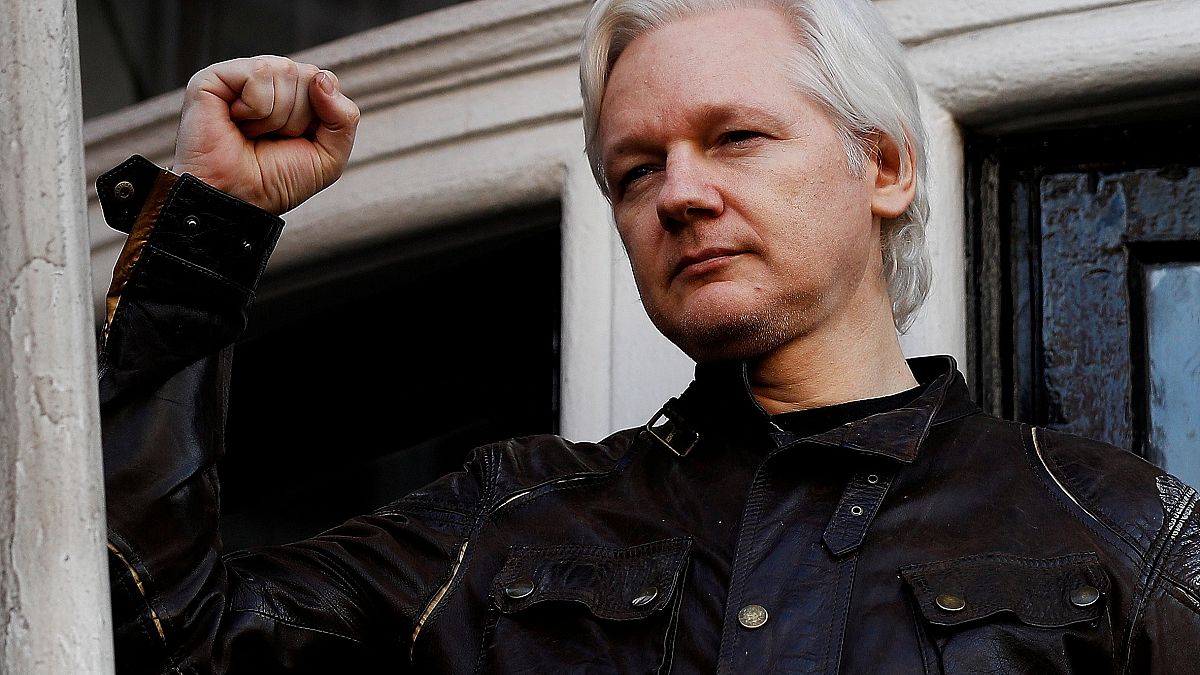 Őrizetbe vette a brit rendőrség Julian Assange-ot, a WikiLeaks alapítóját