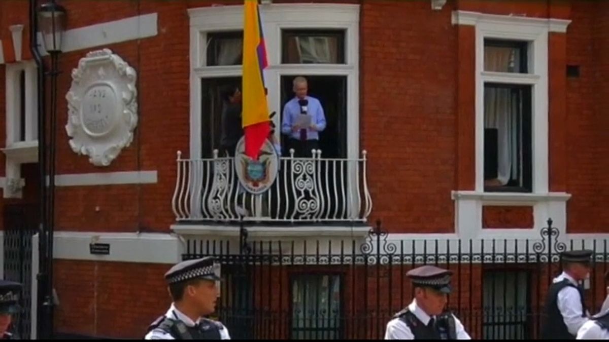 Brit külügy: Assange nem hős