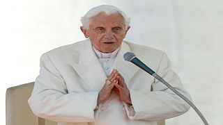 البابا السابق بنديكت في ساحة القديس بطرس في الفاتيكان 