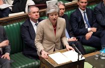 Theresa May présente le report du Brexit aux parlementaires
