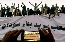 Weiter Unruhen im Sudan: Regierung aus Zivilisten gefordert
