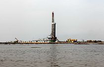 سیل خوزستان؛ دولت شایعه بستن هورالعظیم برای حفظ تأسیسات نفتی را رد کرد