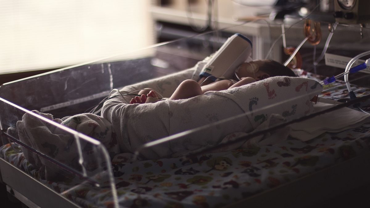 Γεννήθηκε το πρώτο μωρό με ρομποτικά υποβοηθούμενη μεταμόσχευση μήτρας