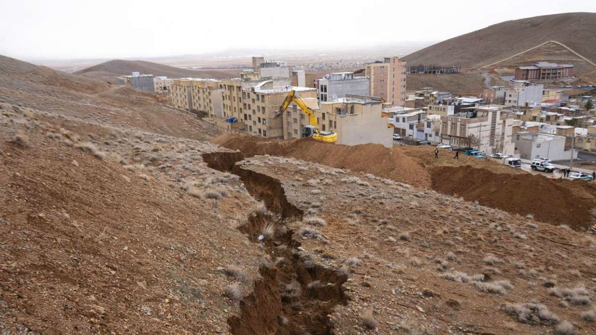 مهدی معتق: جنگل زدایی و تغییر کاربری خطر رانش زمین را به شدت افزایش می‌دهد