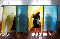 Ukrayna'da seçim: Şovmen Zelenskiy nasıl oy kazandı, 'çikolata kralı' Poroşenko niçin kaybetti?