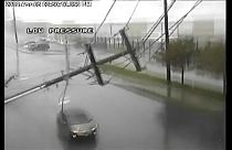 طوفان سهمگین در آمریکا باعث سقوط تیرهای برق شد