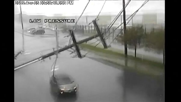 Sturm haut Strommasten um Sturm haut Strommasten um