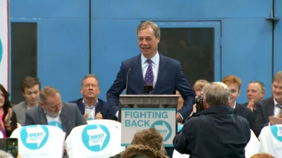 Nigel Farage lança o Partido Brexit