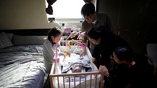 Güney Kore'de doğan bebeklerin yaş sorunu