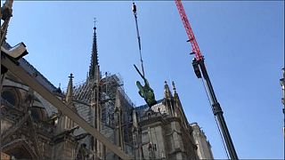 Parigi: Notre-Dame e le statue "volanti"
